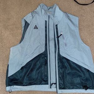 Men’s Nike vest, never worn. Brand new.